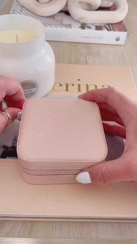 Joyero Elegante y Portátil – Organiza sus Joyas con Amor